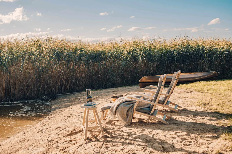 Strand mit Liegestühlen